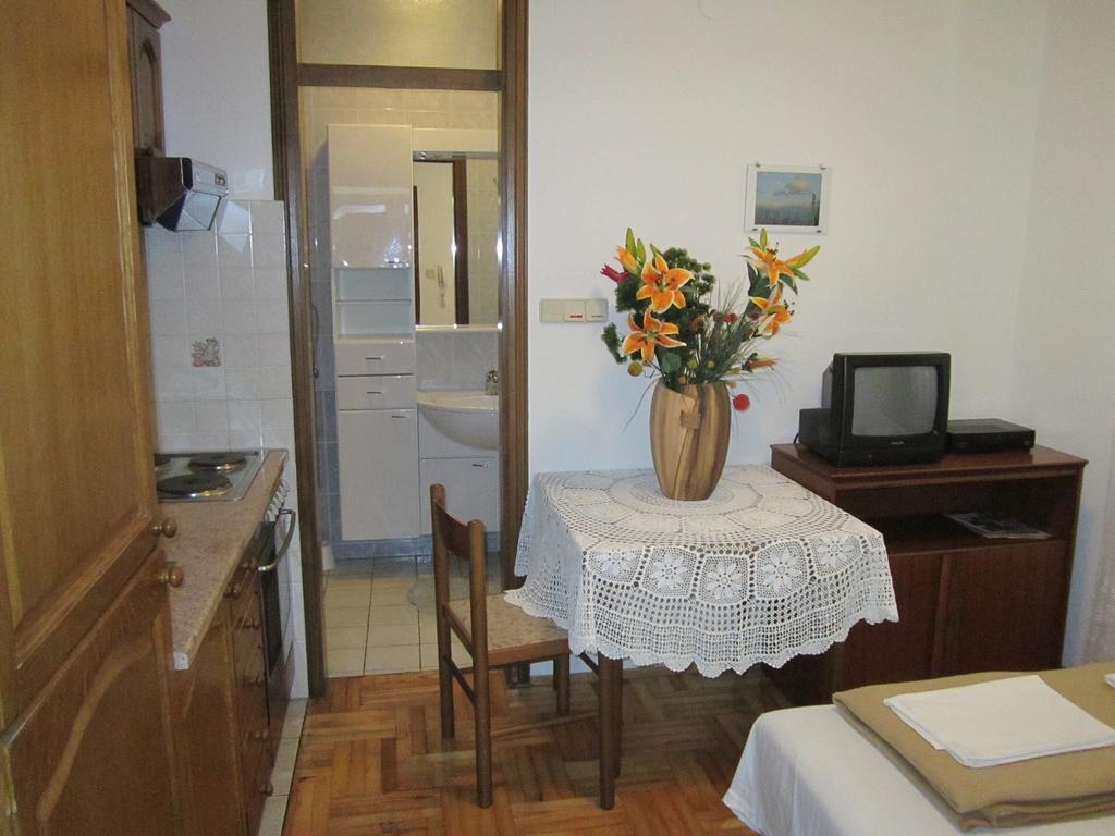 Apartments Antonia Malinska Bilik gambar