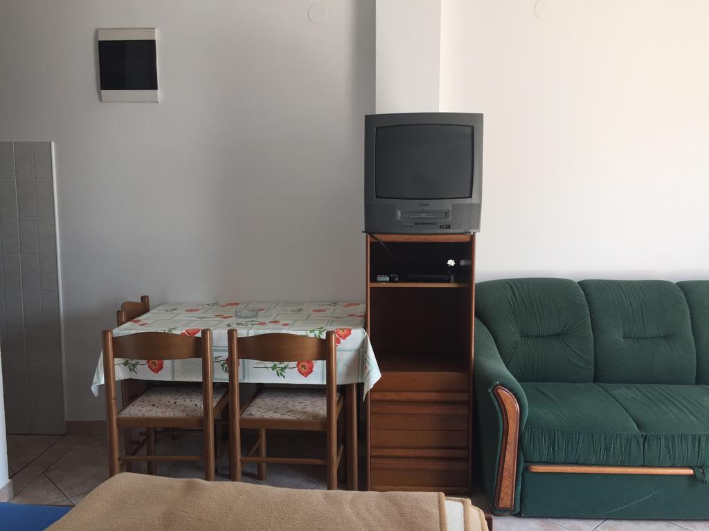Apartments Antonia Malinska Luaran gambar