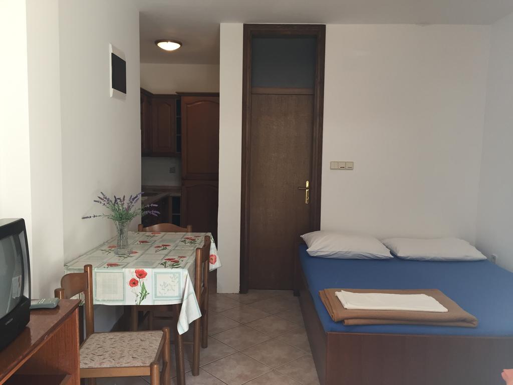 Apartments Antonia Malinska Luaran gambar