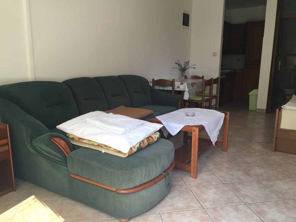 Apartments Antonia Malinska Luaran gambar
