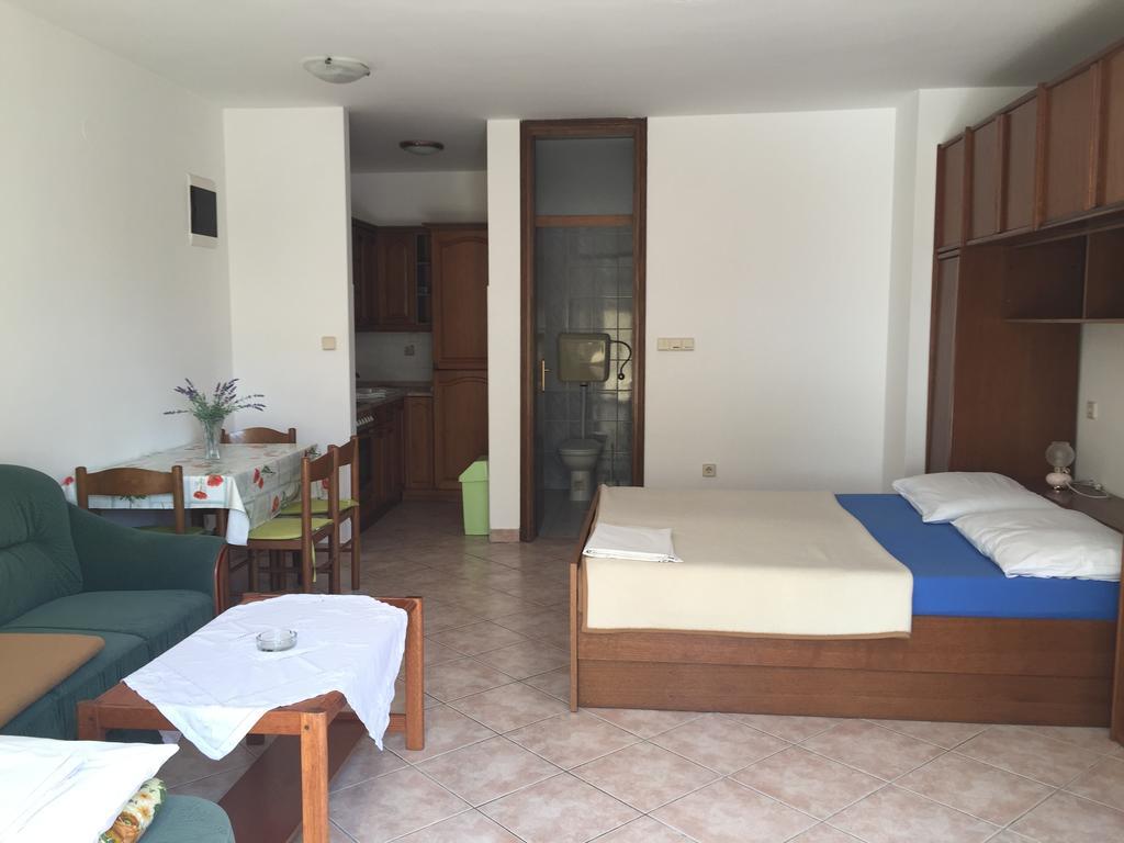 Apartments Antonia Malinska Luaran gambar